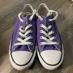 Purple low top converse